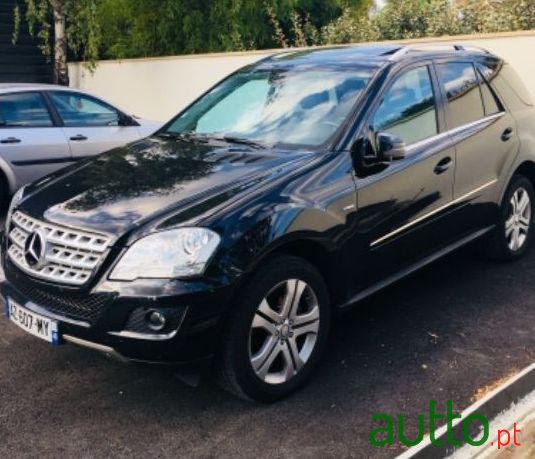 2010' Mercedes-Benz Ml-300 photo #1