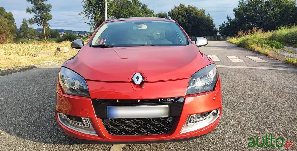 2012' Renault Megane Sport Tourer photo #3