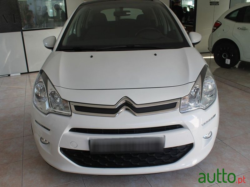 2015' Citroen C3 Pure Tech Vti Selection photo #2