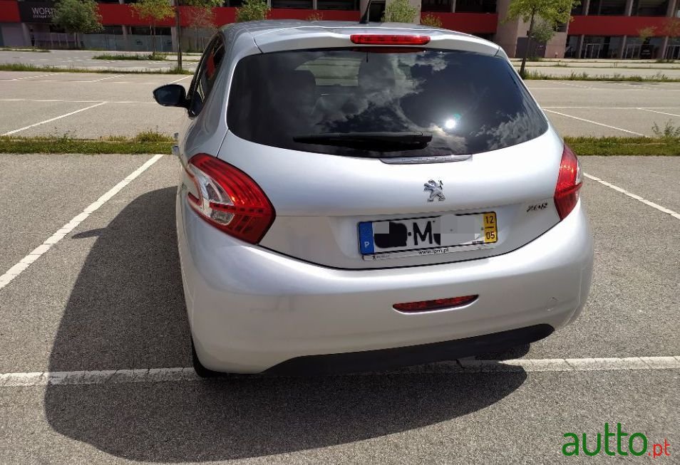 2012' Peugeot 208 photo #1