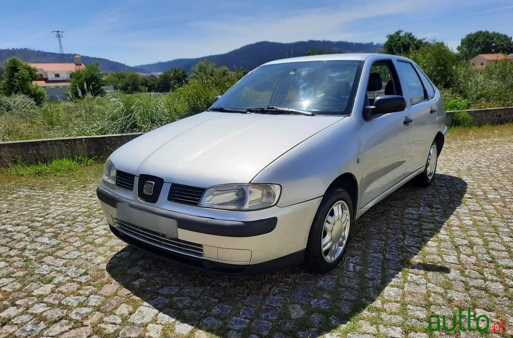 2001' SEAT Cordoba 1.9 Sdi Fresh photo #1