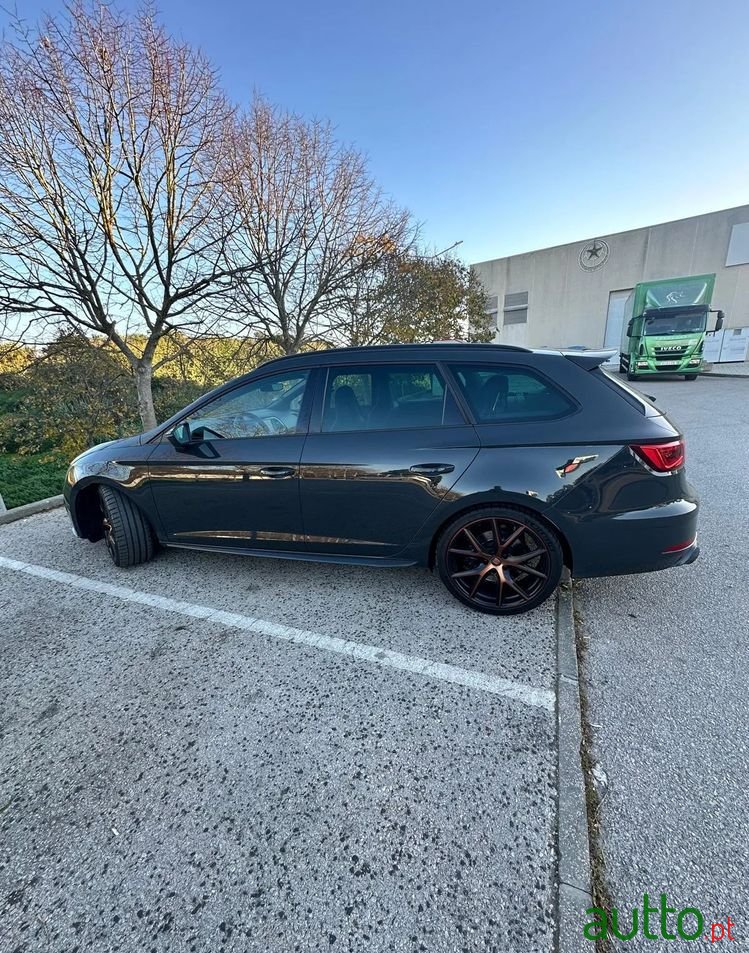 2020' SEAT Leon St photo #2