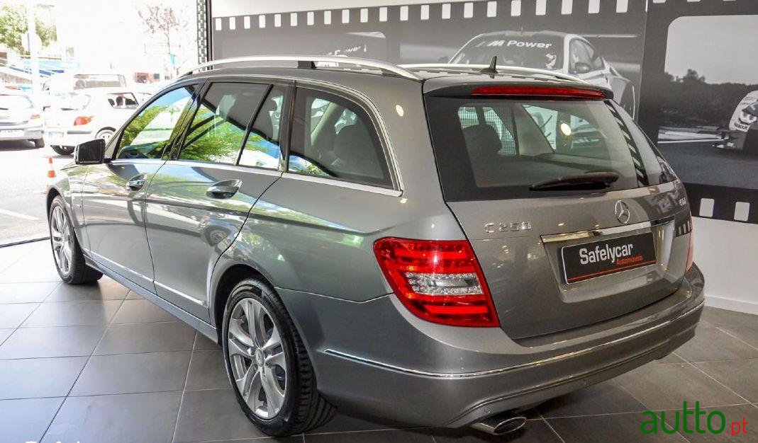 2011' Mercedes-Benz C 250 Avantgarde photo #1