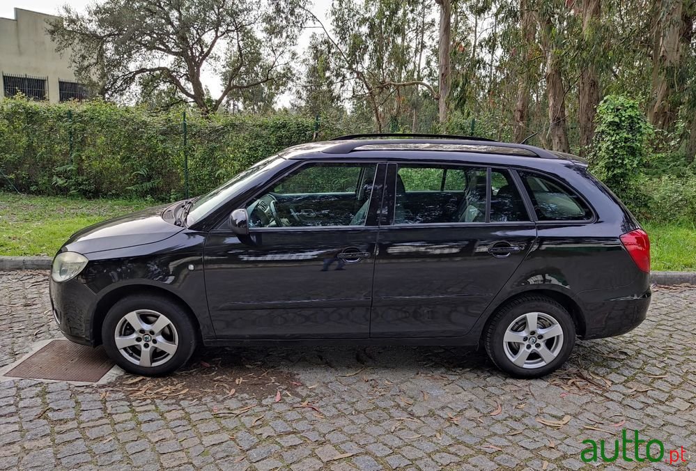 2008' Skoda Fabia Break photo #2