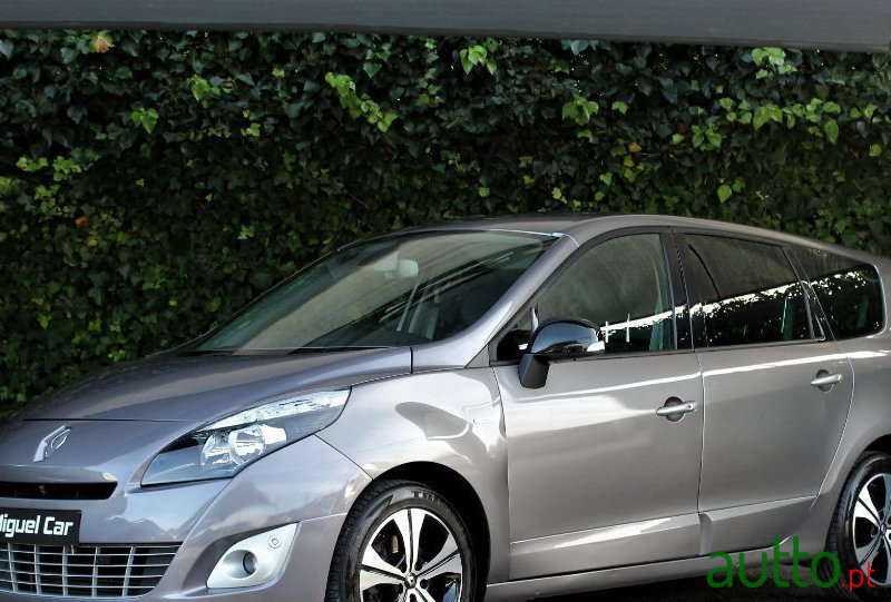 2012' Renault Grand Scenic photo #2