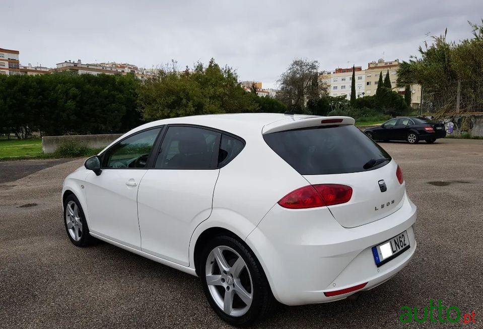 2011' SEAT Leon photo #4