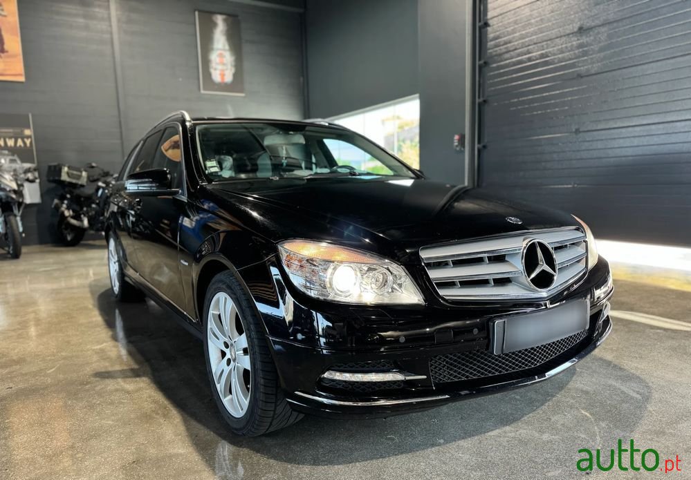 2010' Mercedes-Benz C 250 photo #3