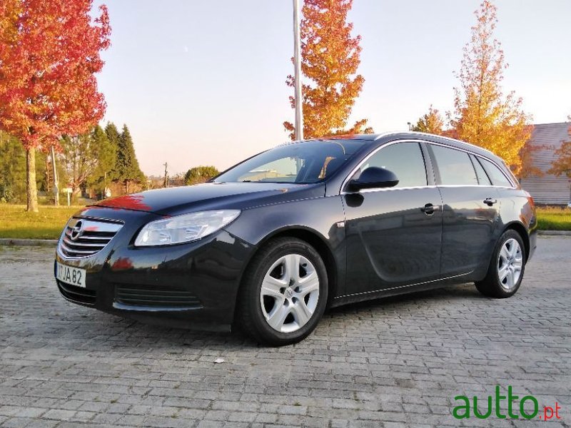 2010' Opel Insignia Sports Tourer photo #1