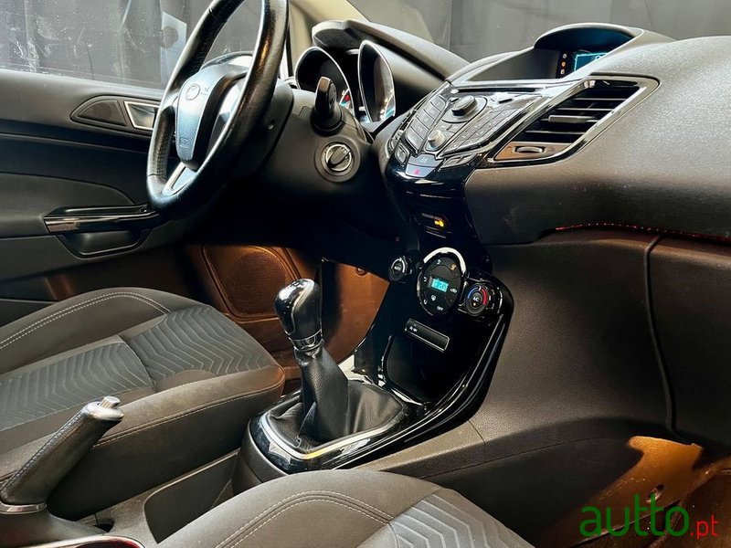 2015' Ford Fiesta photo #6