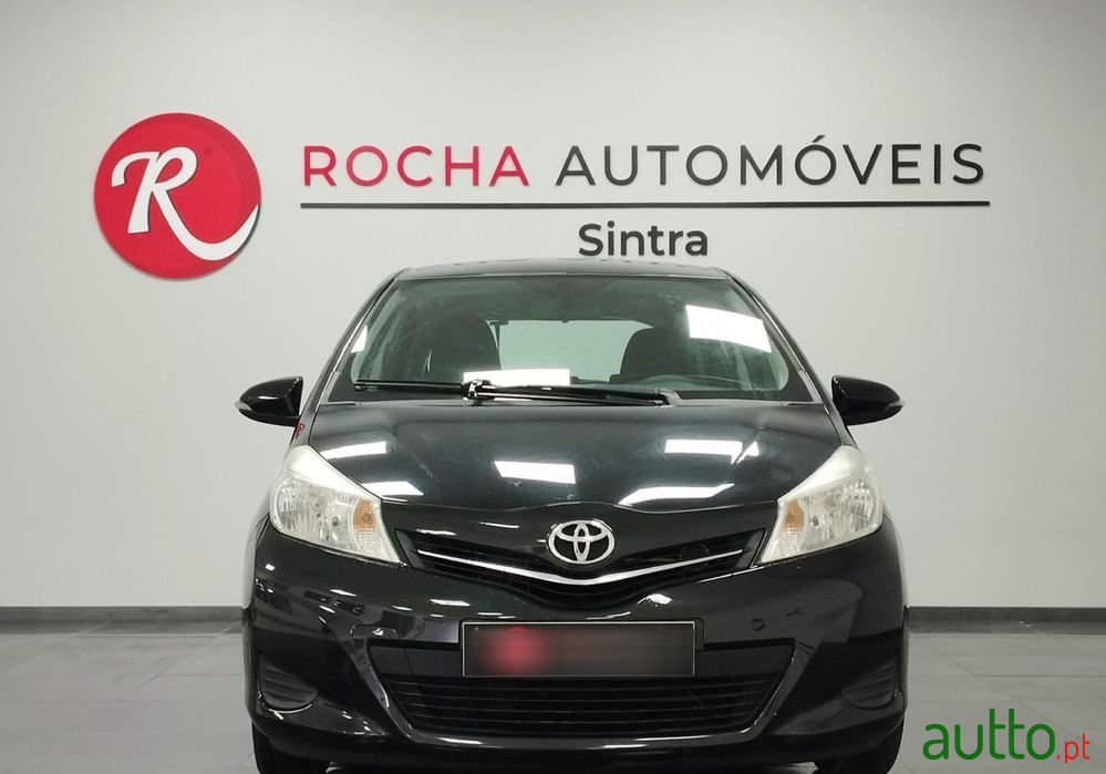 2015' Toyota Yaris Comfort photo #2