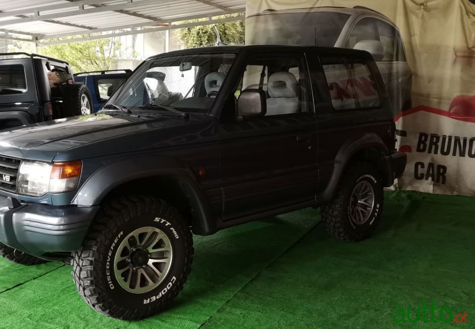 1994' Mitsubishi Pajero Sport photo #1