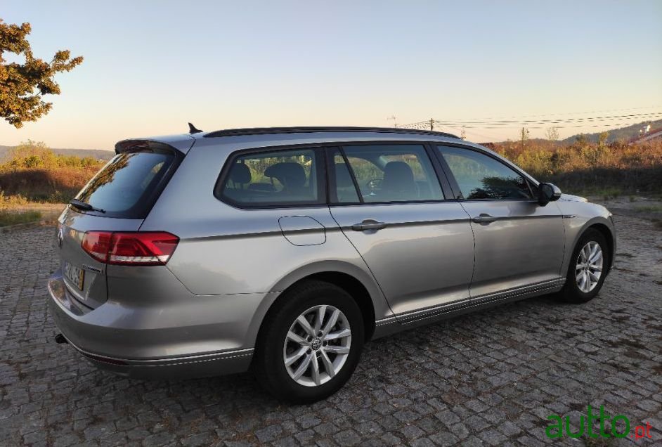 2015' Volkswagen Passat Variant photo #6