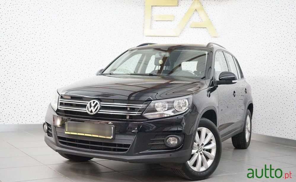 2011' Volkswagen Tiguan photo #3