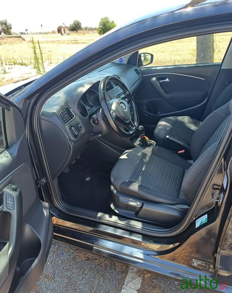 2017' Volkswagen Polo photo #5