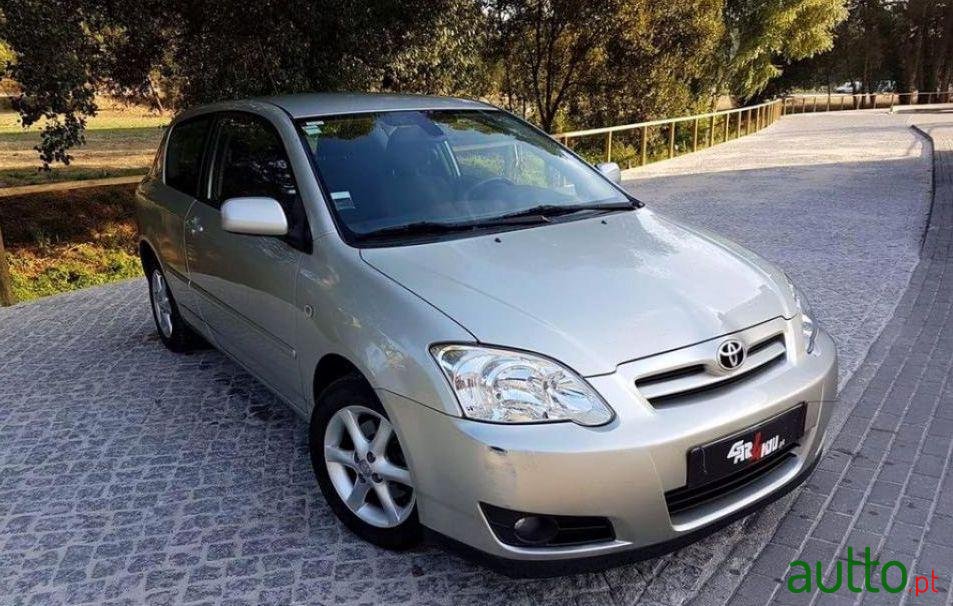 2005' Toyota Corolla photo #1