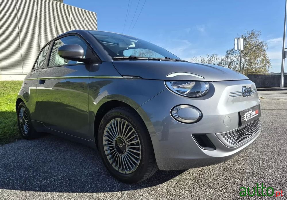 2021' Fiat 500e C Icon photo #4