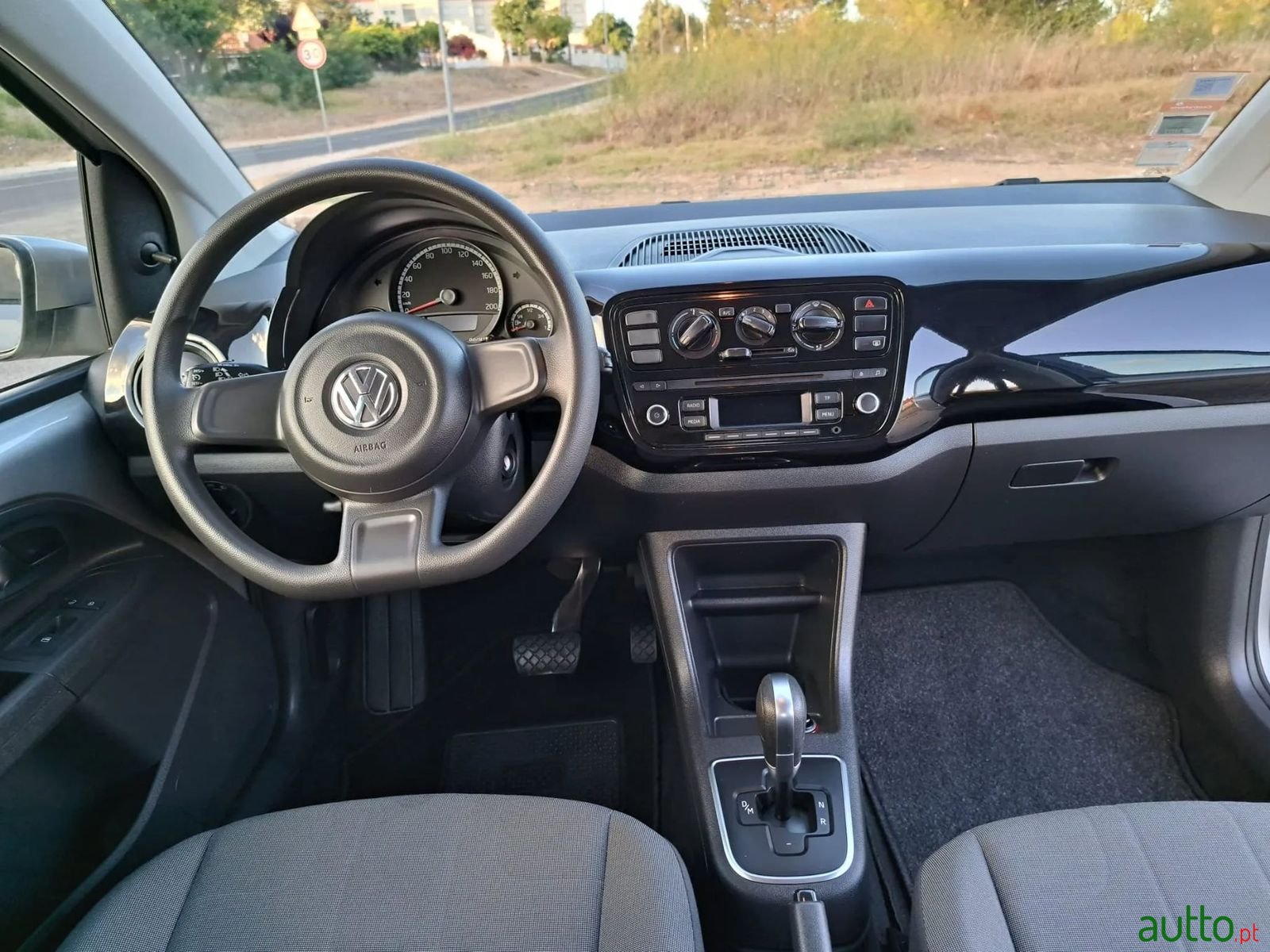 2013' Volkswagen Up photo #5