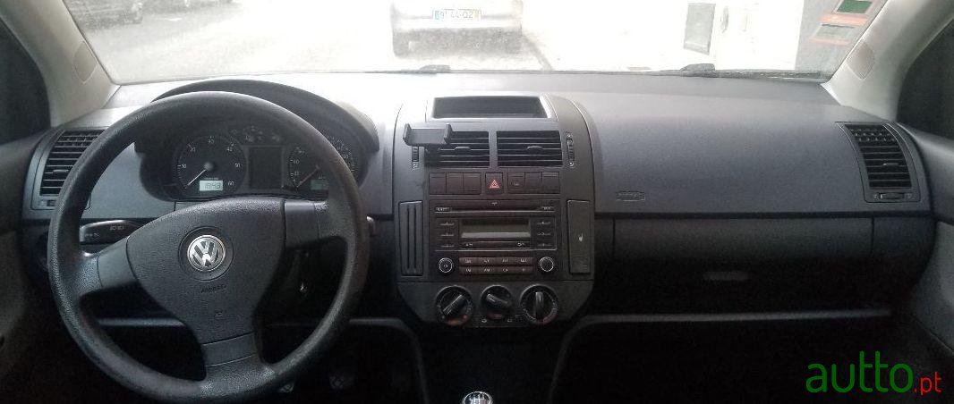 2008' Volkswagen Polo photo #3