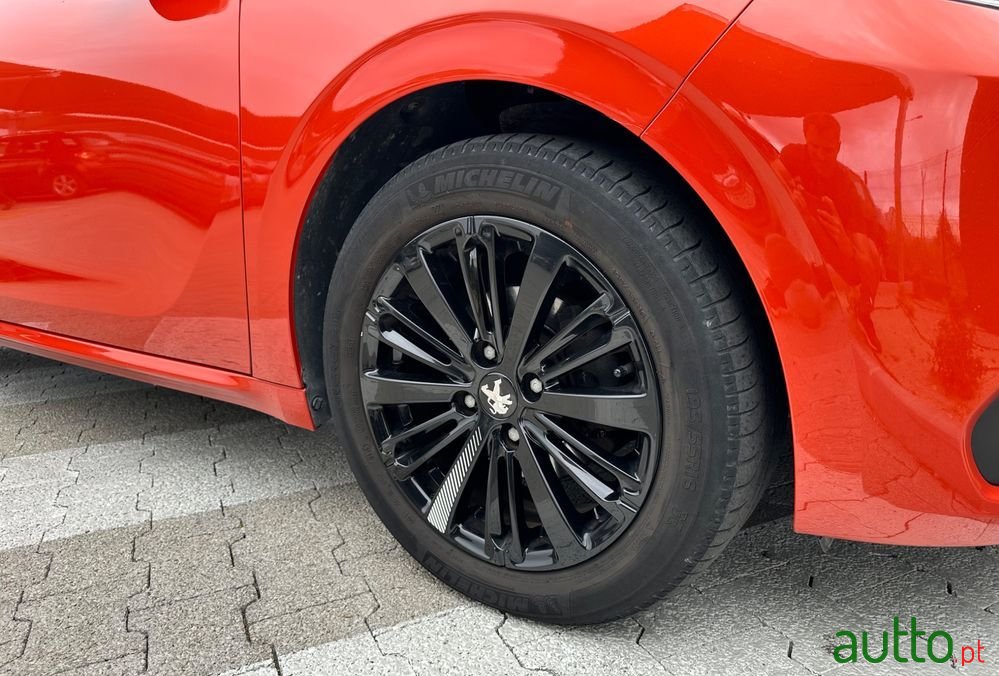 2015' Peugeot 208 photo #5