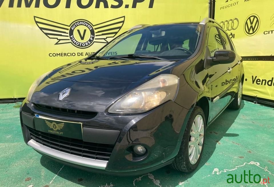 2011' Renault Clio Break photo #2