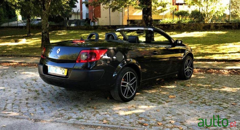 2005' Renault Megane Privilège photo #2