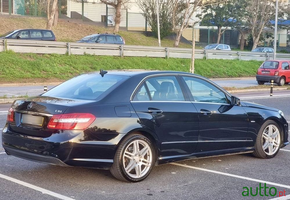 2011' Mercedes-Benz E 250 photo #6