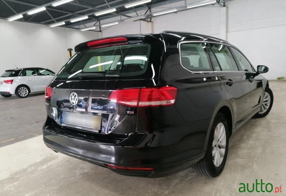 2018' Volkswagen Passat Variant photo #3