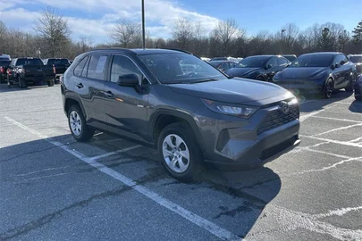 2019' Toyota RAV4 LE FWD