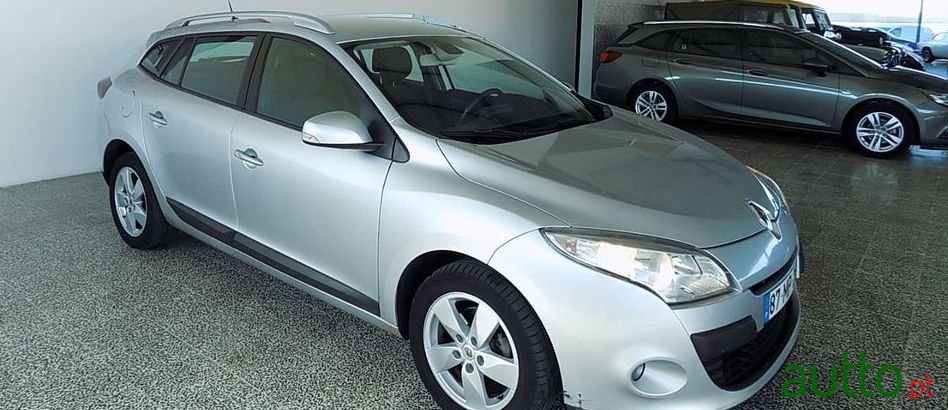 2012' Renault Megane Sport Tourer photo #4