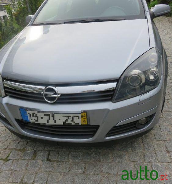 2004' Opel Astra Elegance photo #1