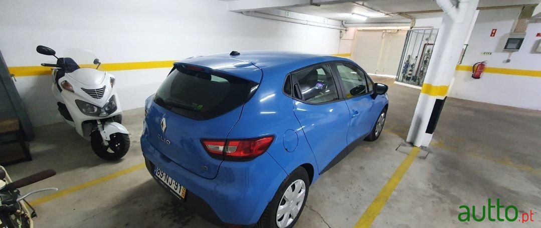 2012' Renault Clio photo #6