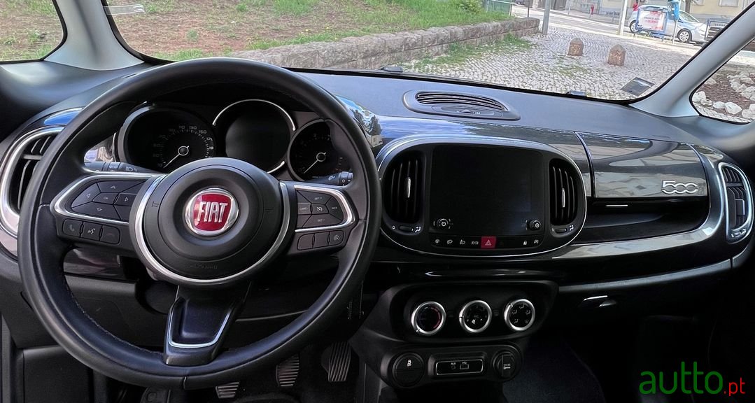 2018' Fiat 500L photo #6