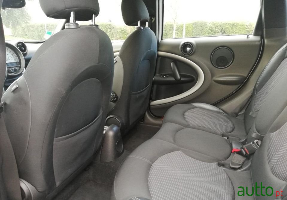 2010' MINI Countryman photo #3