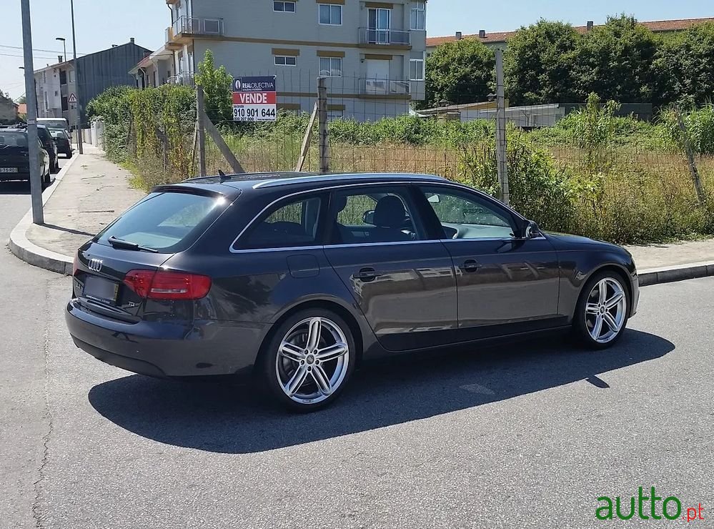 2011' Audi A4 Avant photo #4