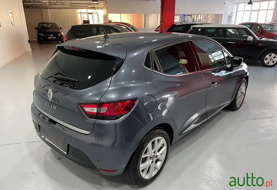 2019' Renault Clio photo #6