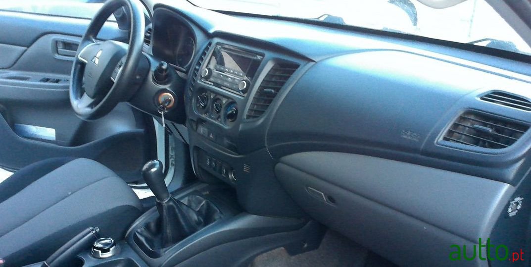 2016' Mitsubishi L200 photo #1