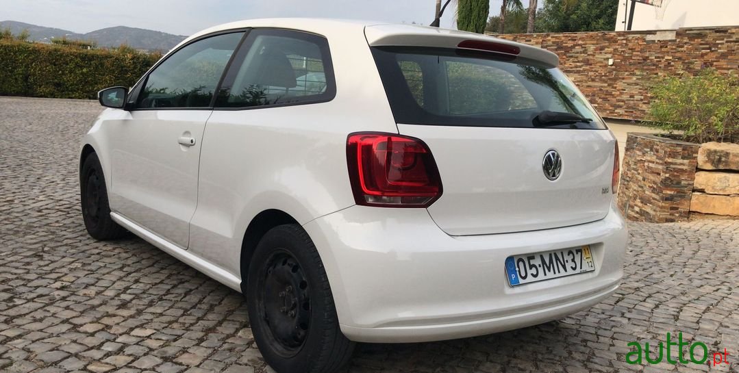 2011' Volkswagen Polo photo #1