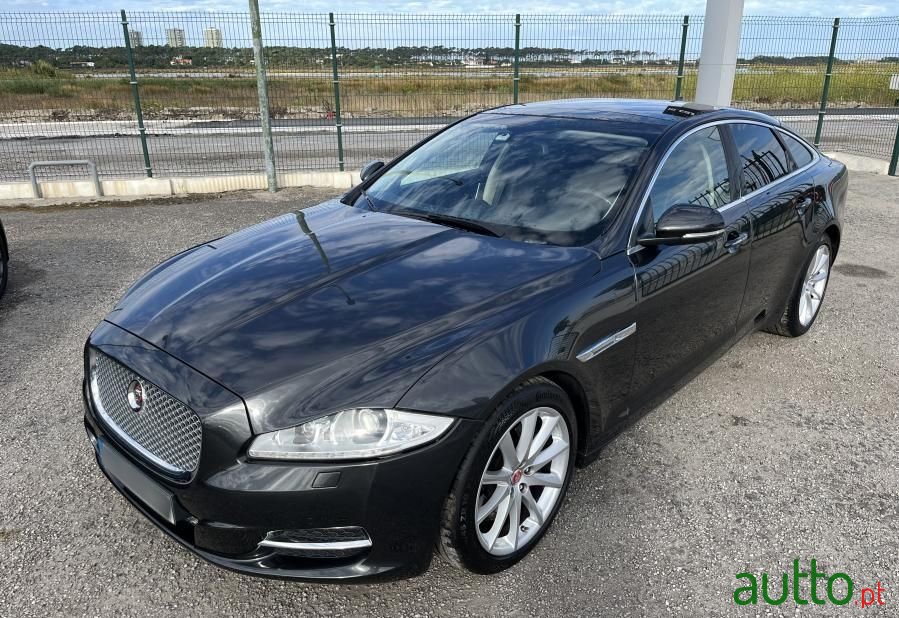 2014' Jaguar XJ photo #4