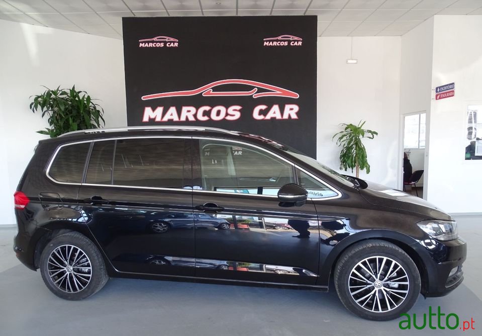 2019' Volkswagen Touran photo #6