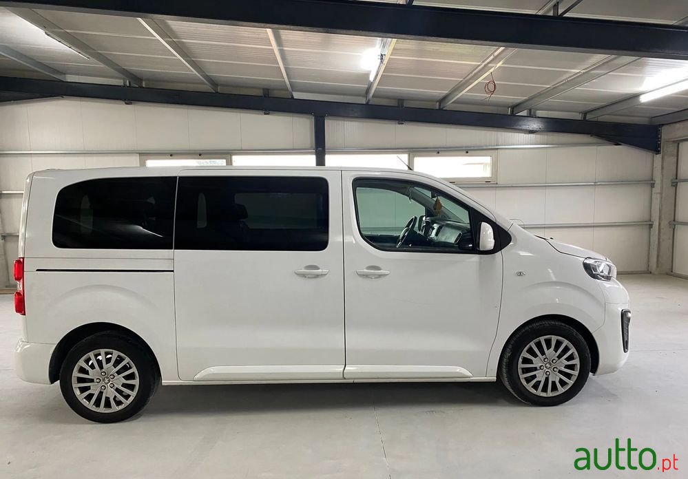 2021' Peugeot Traveller photo #3