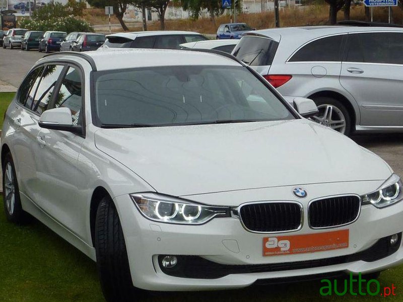 2013' BMW 318 D Touring Navigation photo #1