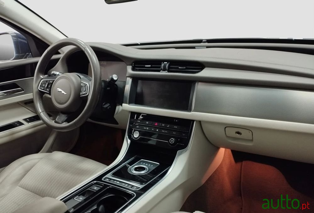 2016' Jaguar XF photo #4
