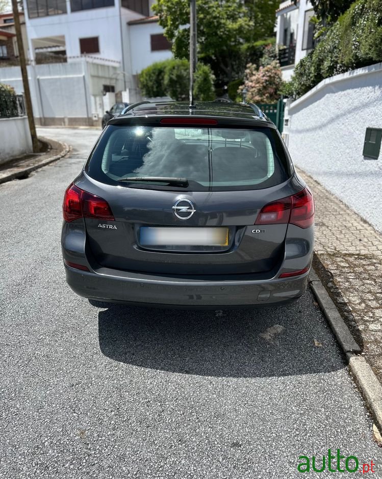 2012' Opel Astra Sports Tourer photo #5