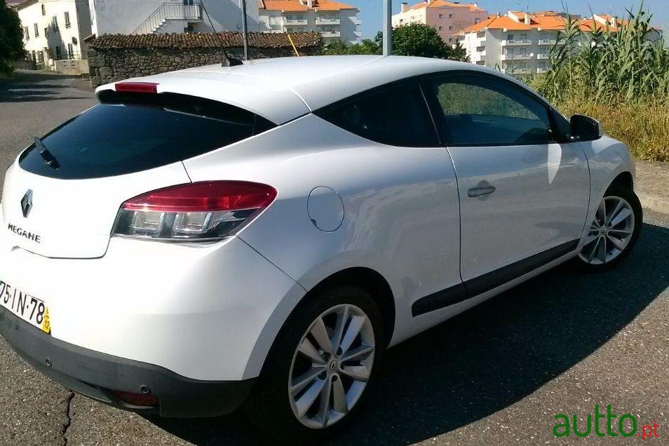 2009' Renault Megane Coupe photo #3