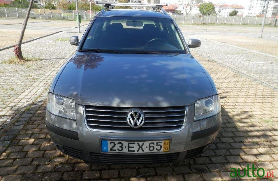 2003' Volkswagen Passat Variant photo #2