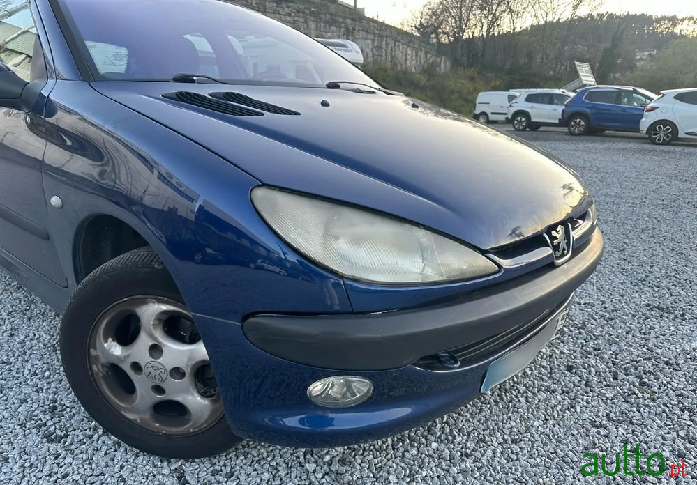 2002' Peugeot 206 photo #2