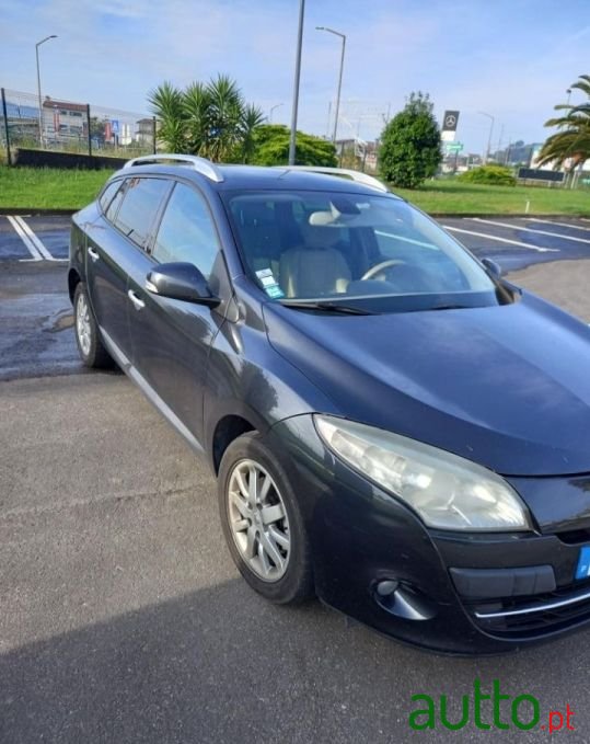 2010' Renault Megane Sport Tourer photo #3