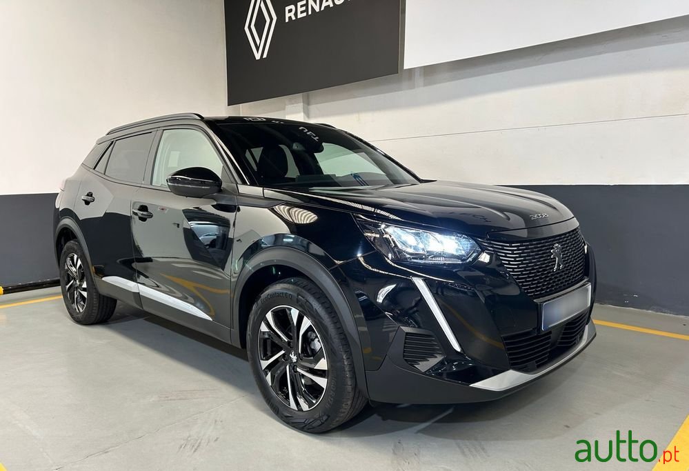 2023' Peugeot 2008 photo #2