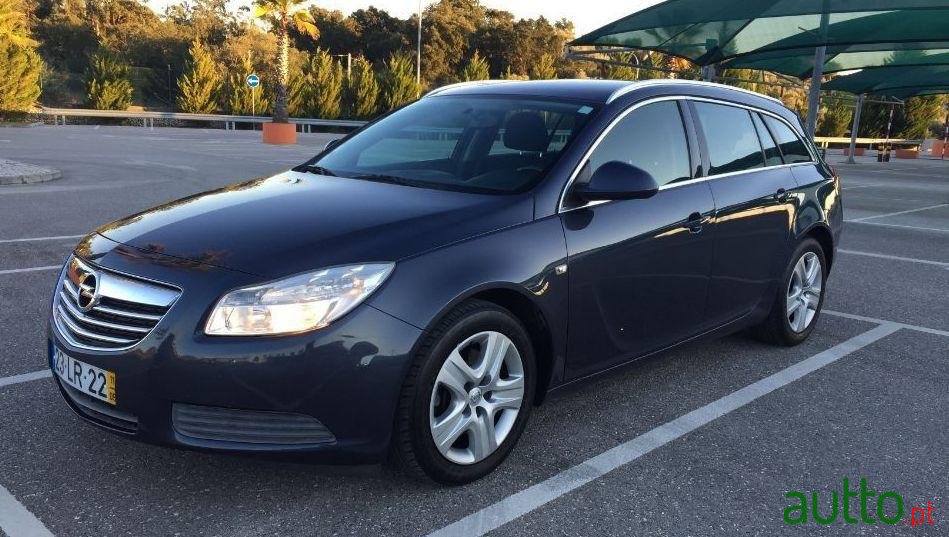 2011' Opel Insignia Sports Tourer photo #1