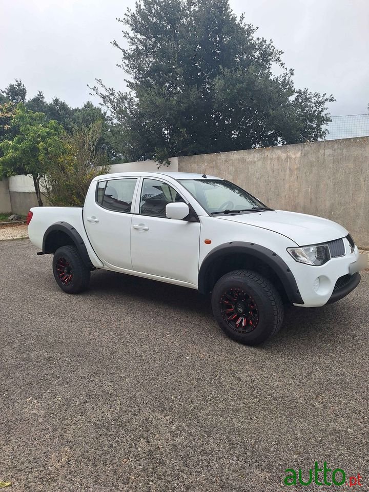 2009' Mitsubishi L 200 photo #4